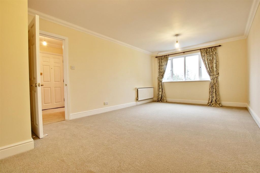 Property photo 2 of 12 5210251