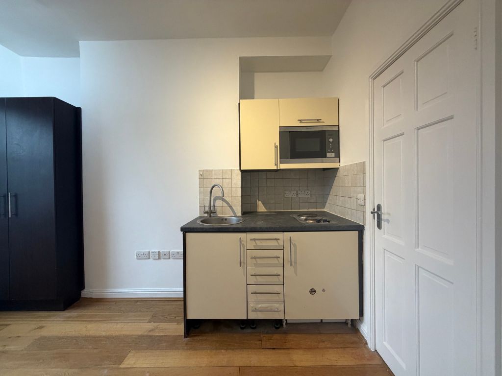 Property photo 2 of 7 Kitchen