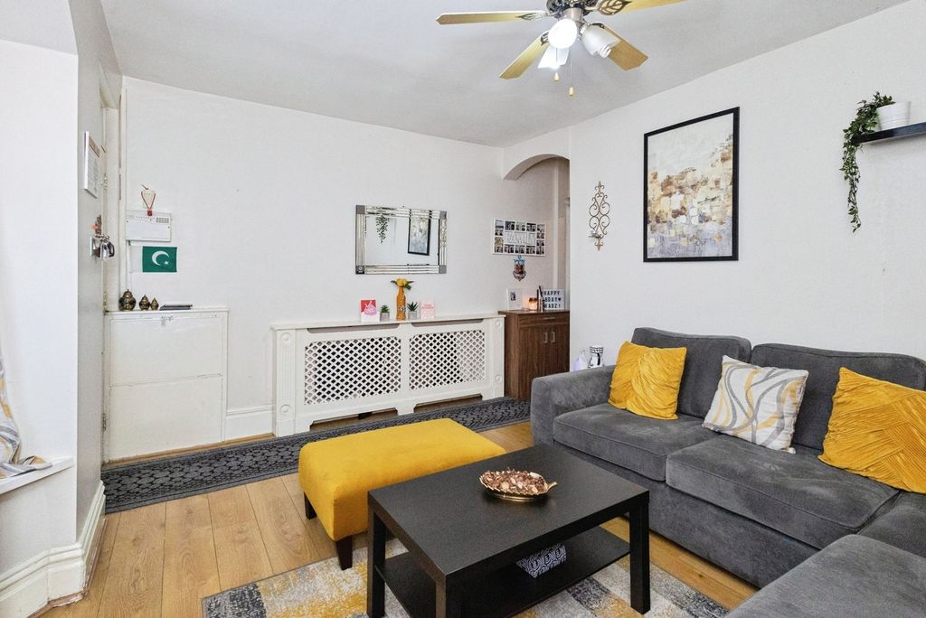 Property photo 2 of 17 Photo