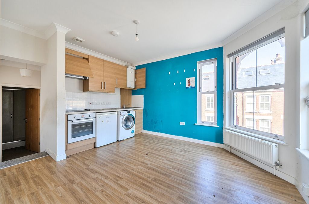 Property photo 2 of 10 1465923-12-6A15c7...