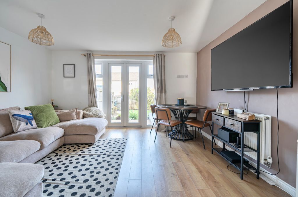 Property photo 2 of 24 1437129-11-69ce37...