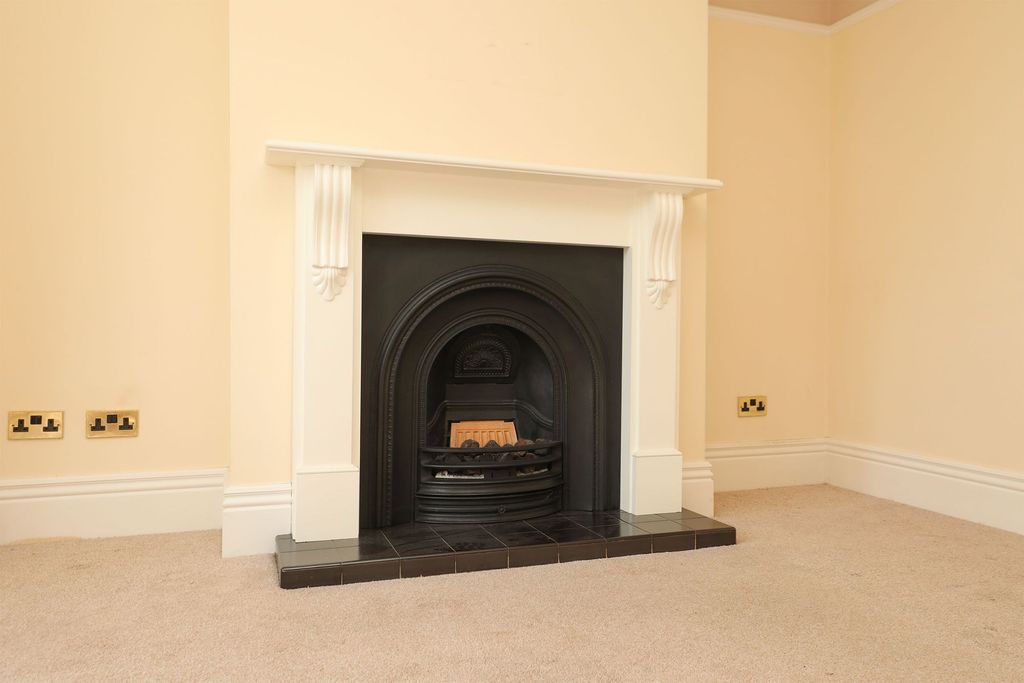 Property photo 3 of 24