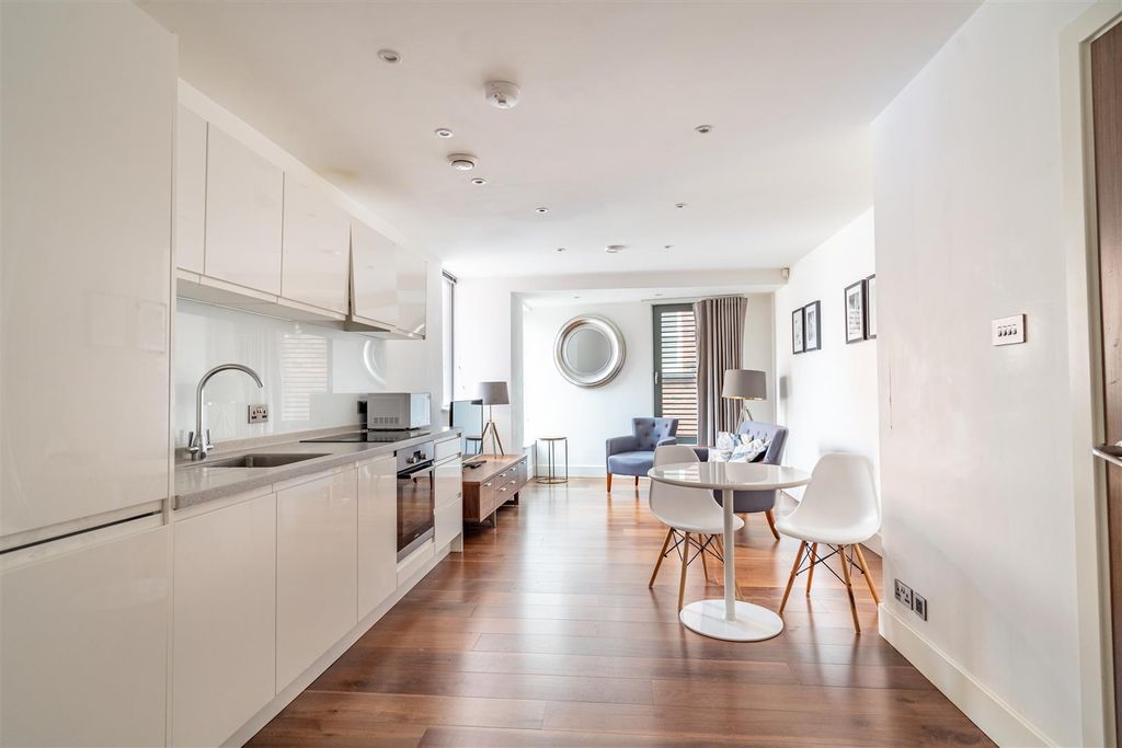 Property photo 2 of 7 Castle Chambers 5-8.Jpg