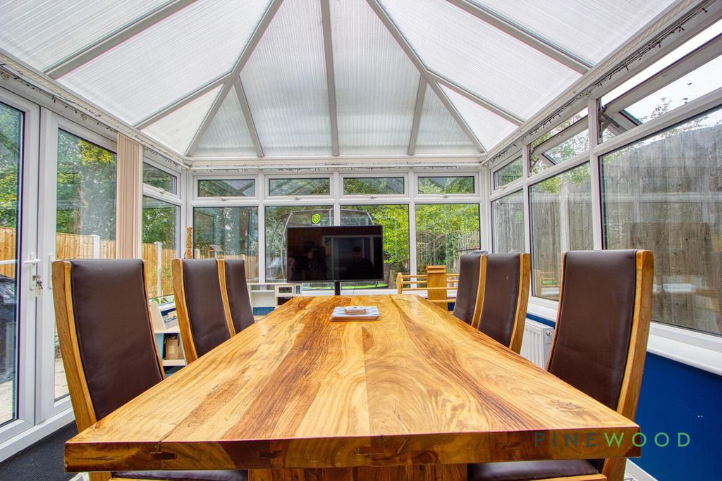 Property photo 2 of 30 Conservatory