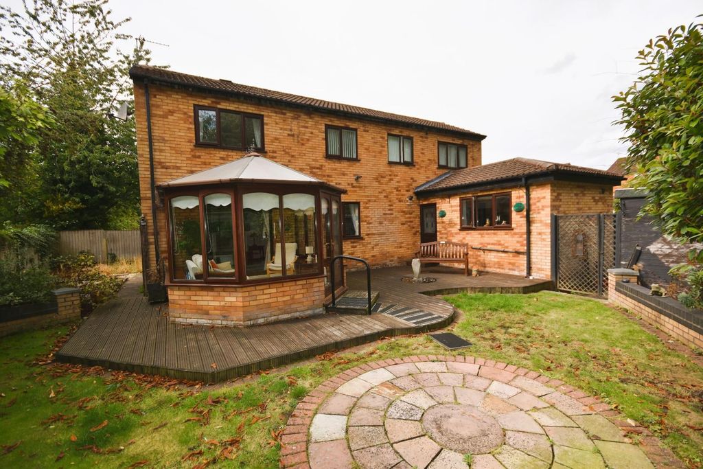 Property photo 1 of 2