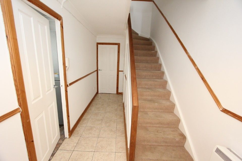 Property photo 3 of 21 Entrance Hall
