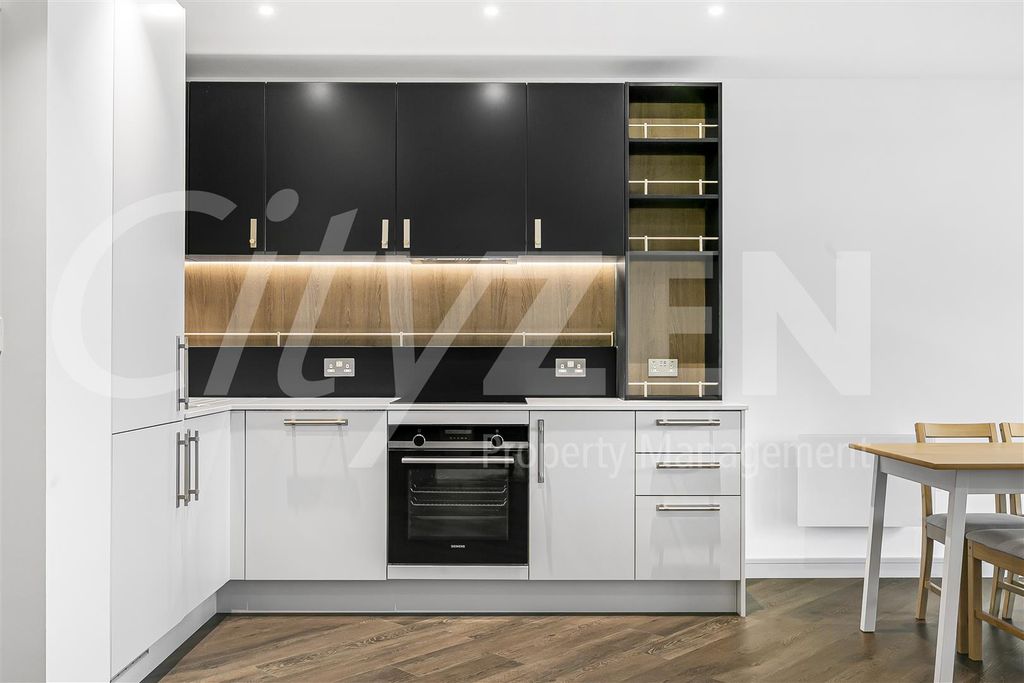 Property photo 3 of 19 Kitchen