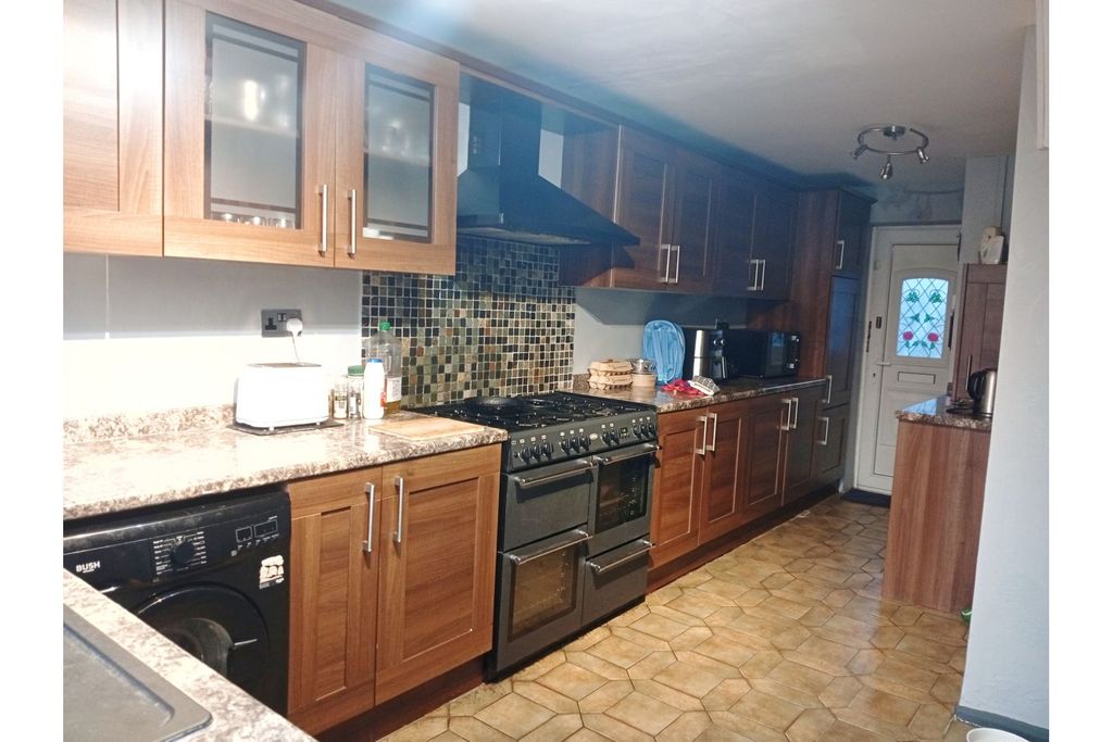 Property photo 2 of 23