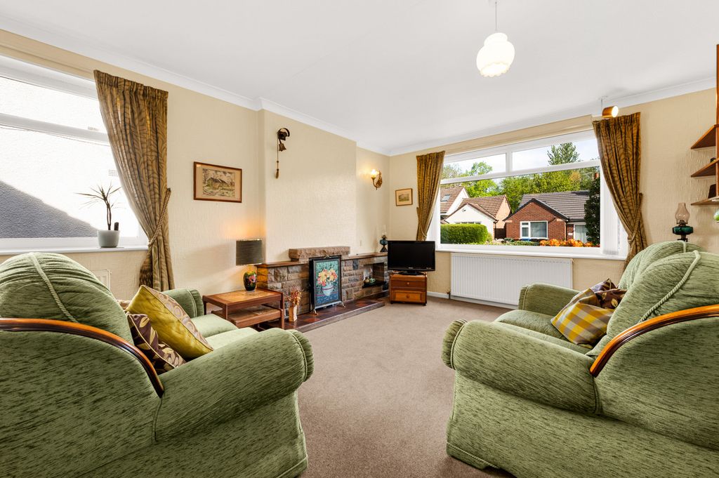 Property photo 2 of 33