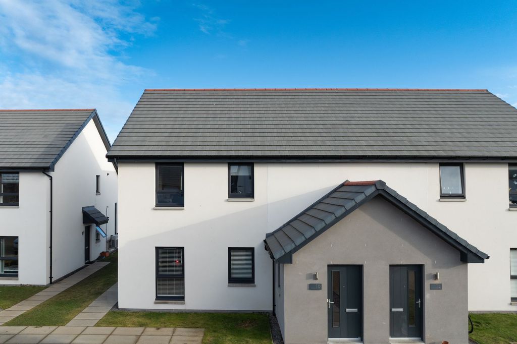 Property photo 2 of 21