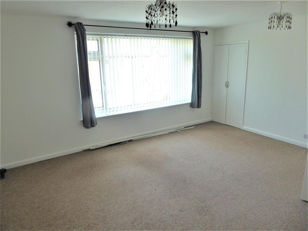 Property photo 3 of 7 Lounge