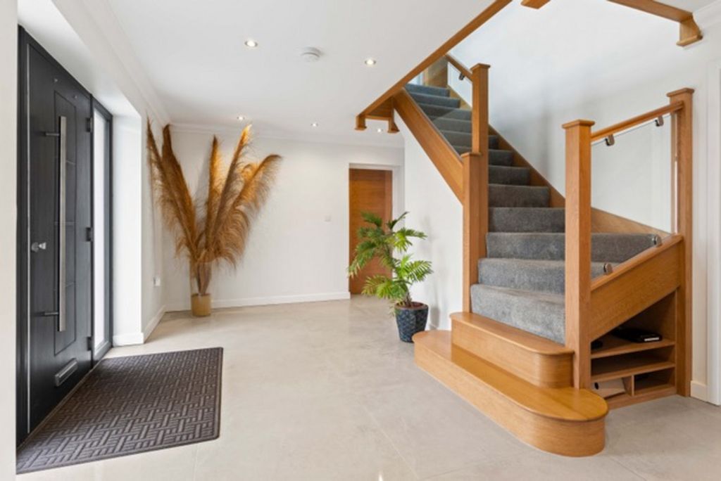 Property photo 3 of 40