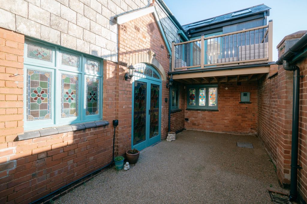 Property photo 2 of 24