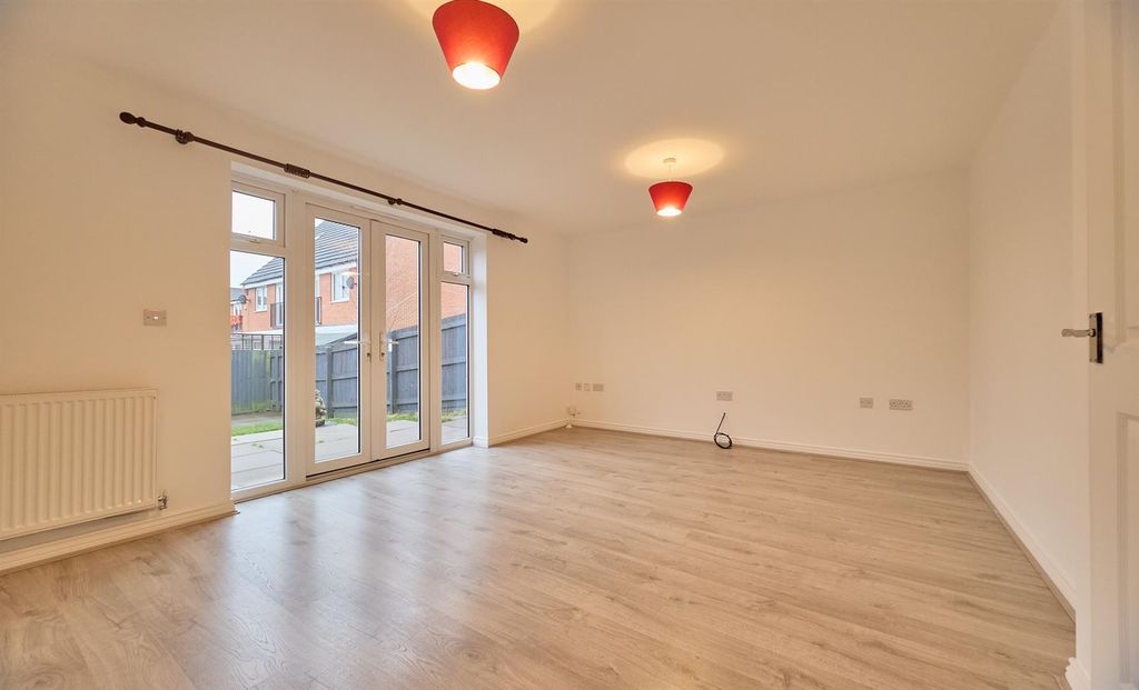 Property photo 3 of 18 Lounge/Dining Room