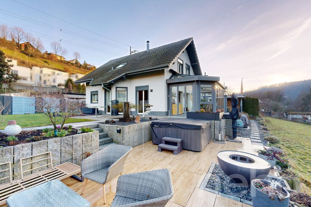 Property photo 1 of 12