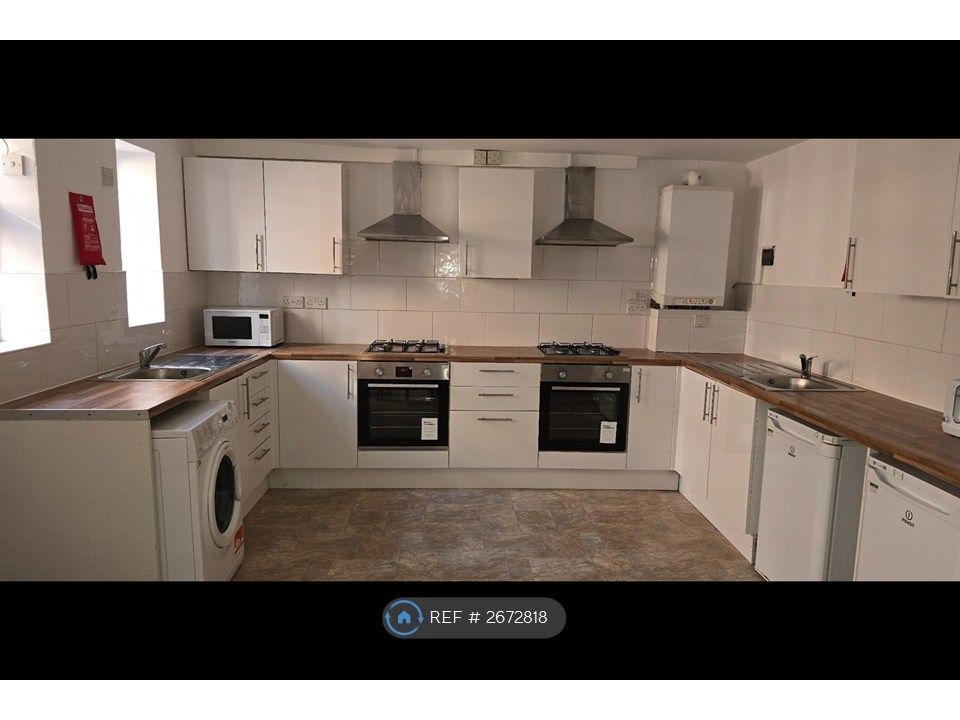 Property photo 1 of 13 Large Kitchen Dinner