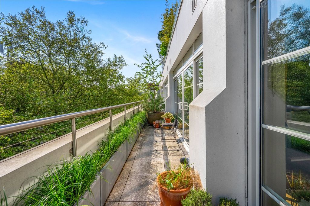 Property photo 2 of 18 Picture No. 16