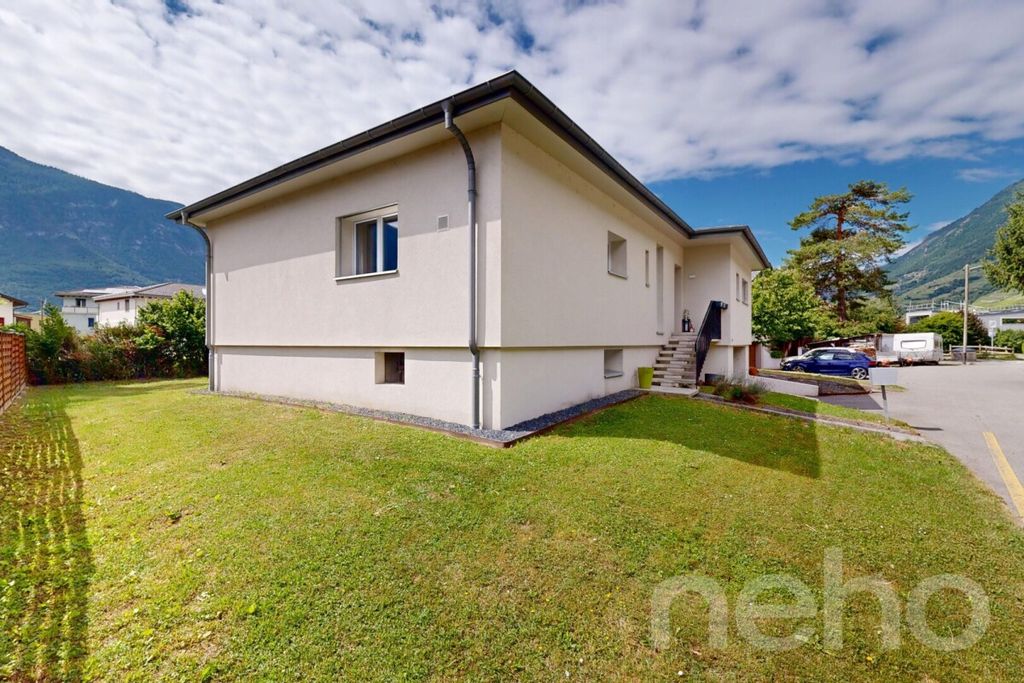 Property photo 3 of 12