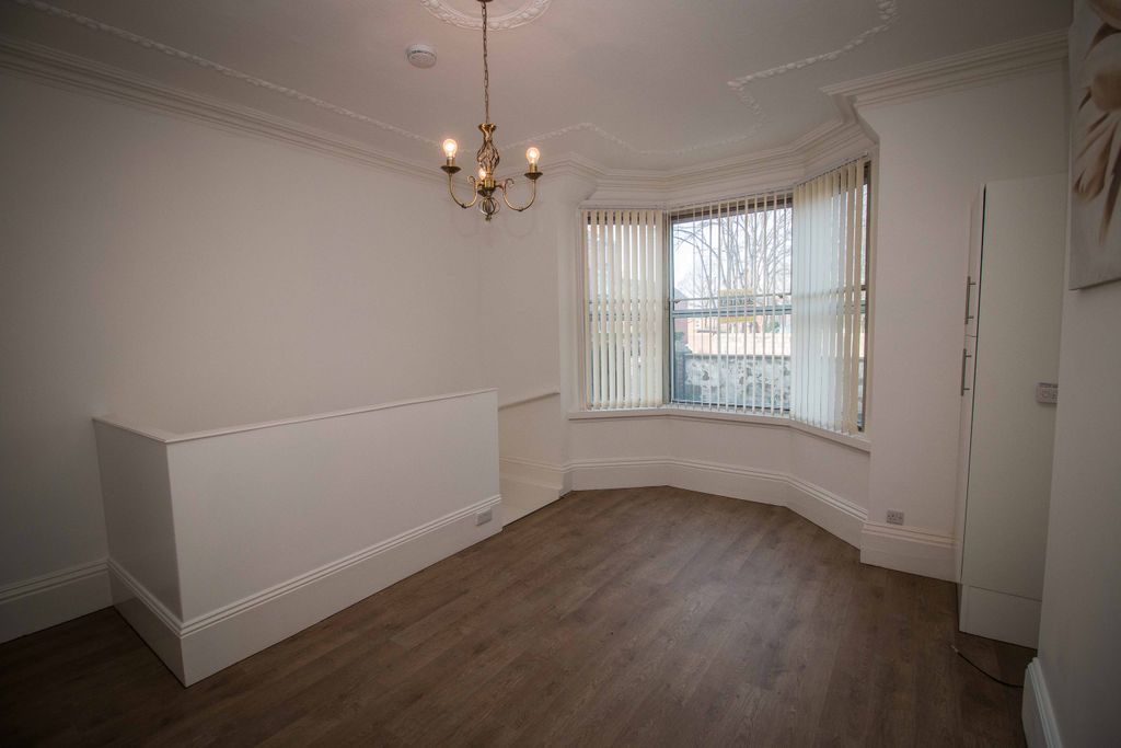 Property photo 3 of 10 Living Room