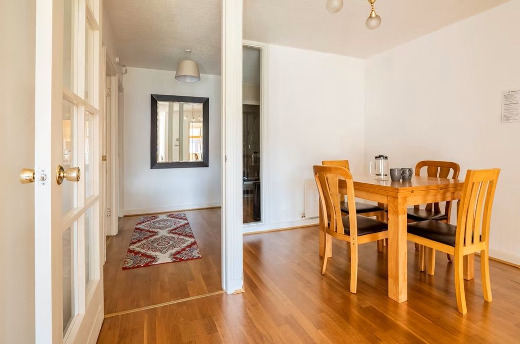 Property photo 2 of 18 Picture No. 15