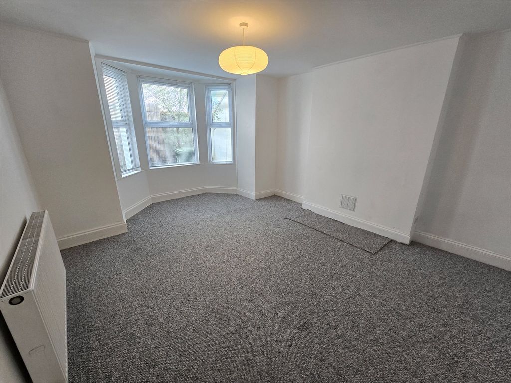 Property photo 2 of 22 Picture No. 35