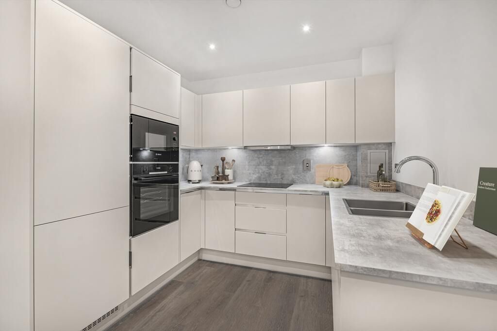 Property photo 3 of 9 Vistry_West_-_South_Oxhey_Central_Flat_1__9_Staged3-Min