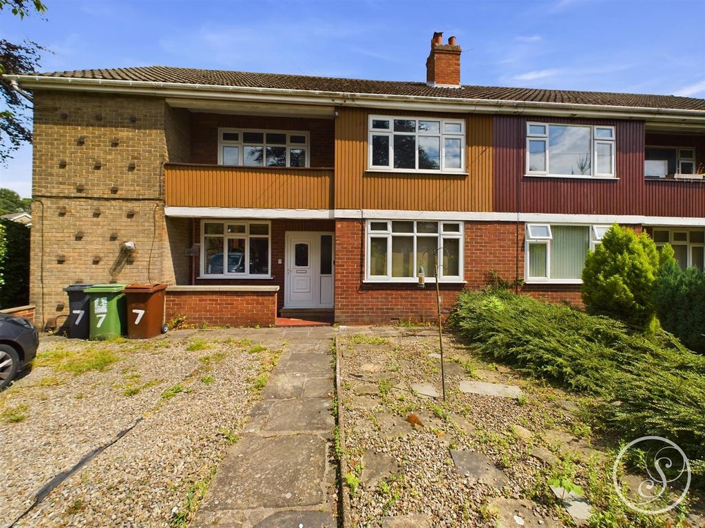 Property photo 1 of 18 External