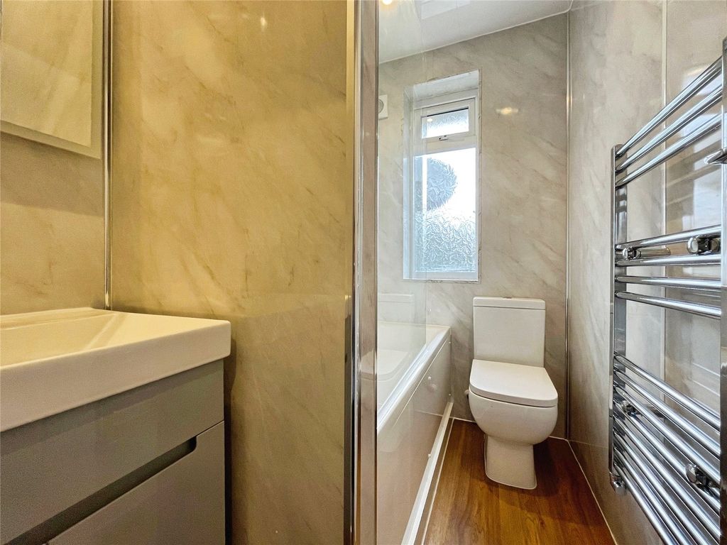 Property photo 3 of 9 Bathroom