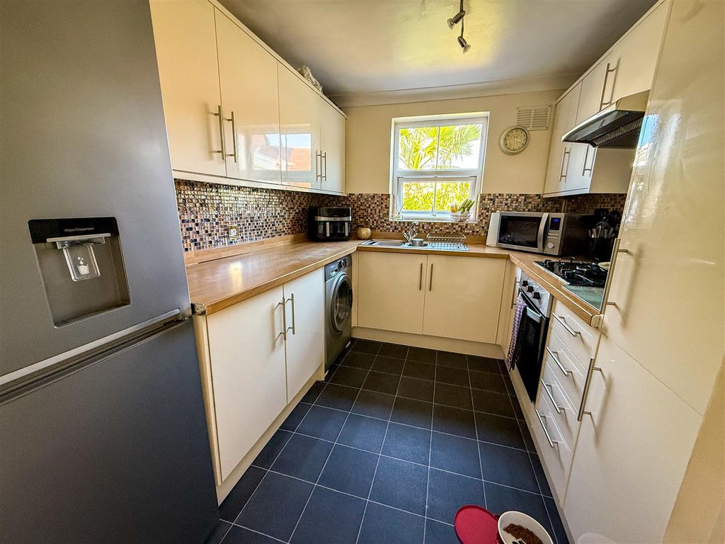 Property photo 3 of 23 Kitchen
