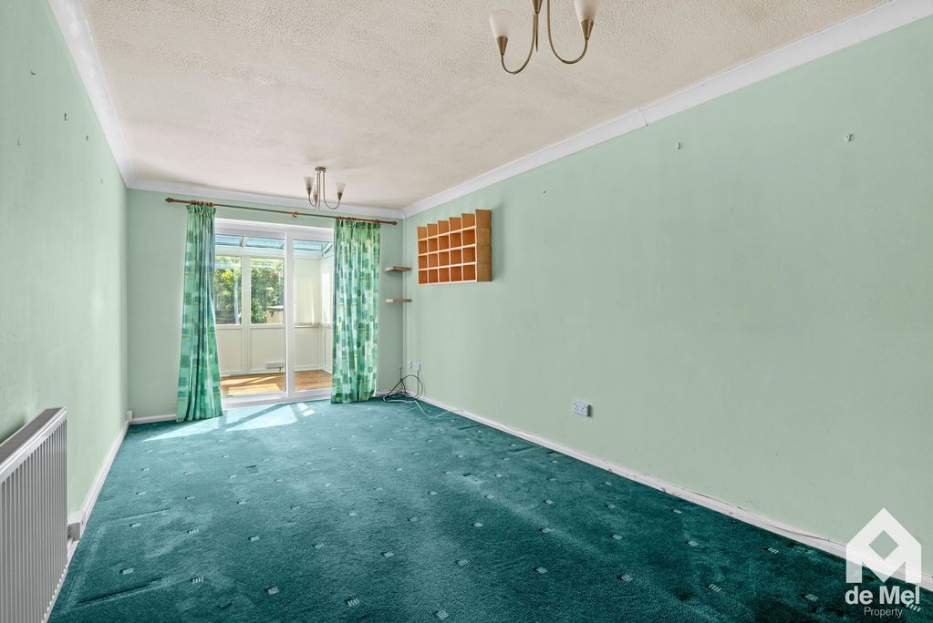 Property photo 3 of 12 Photo 6