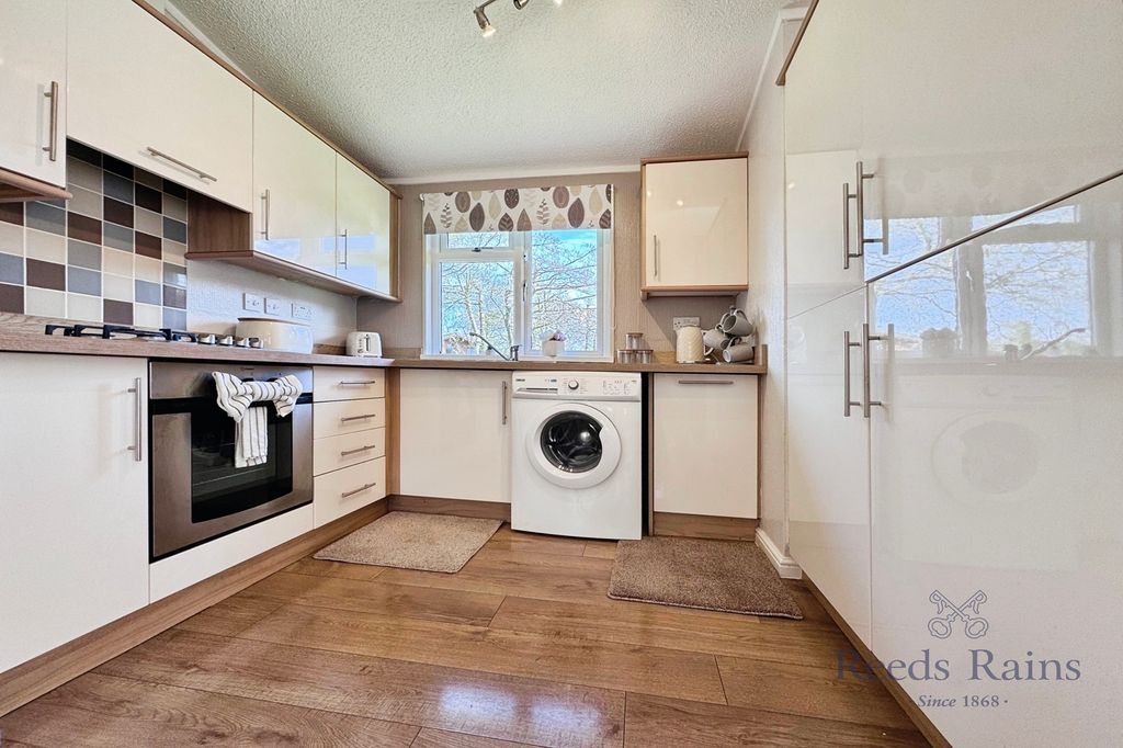 Property photo 2 of 15 Picture No. 16