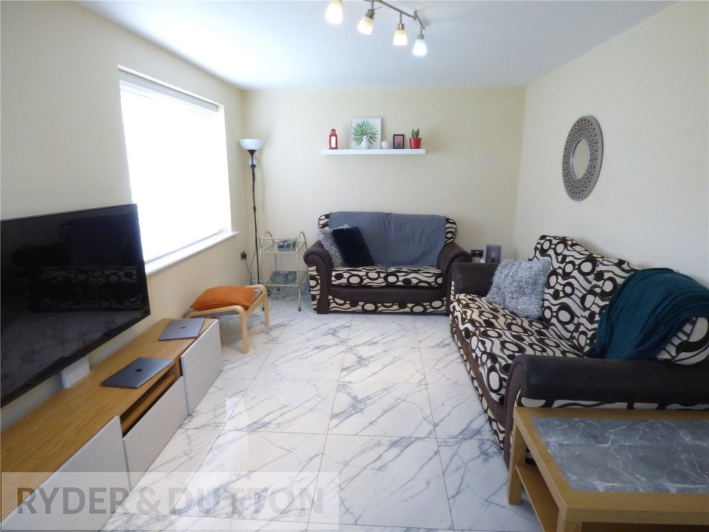 Property photo 2 of 22 Lounge