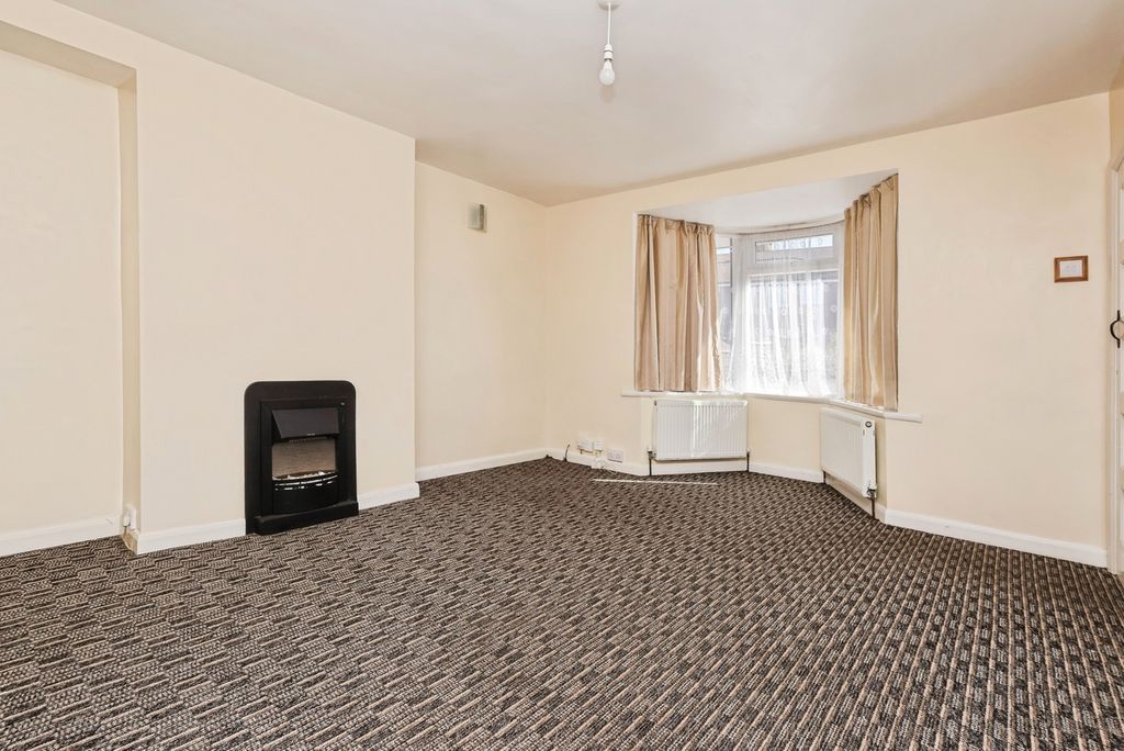 Property photo 3 of 17 Pbox-Img.Jpg