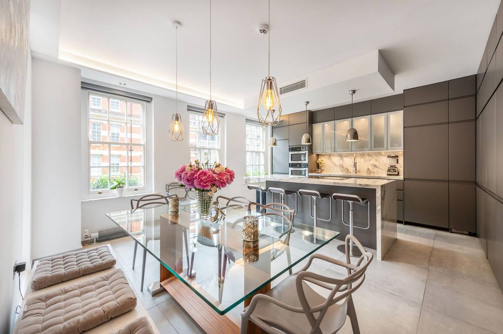 Property photo 2 of 87