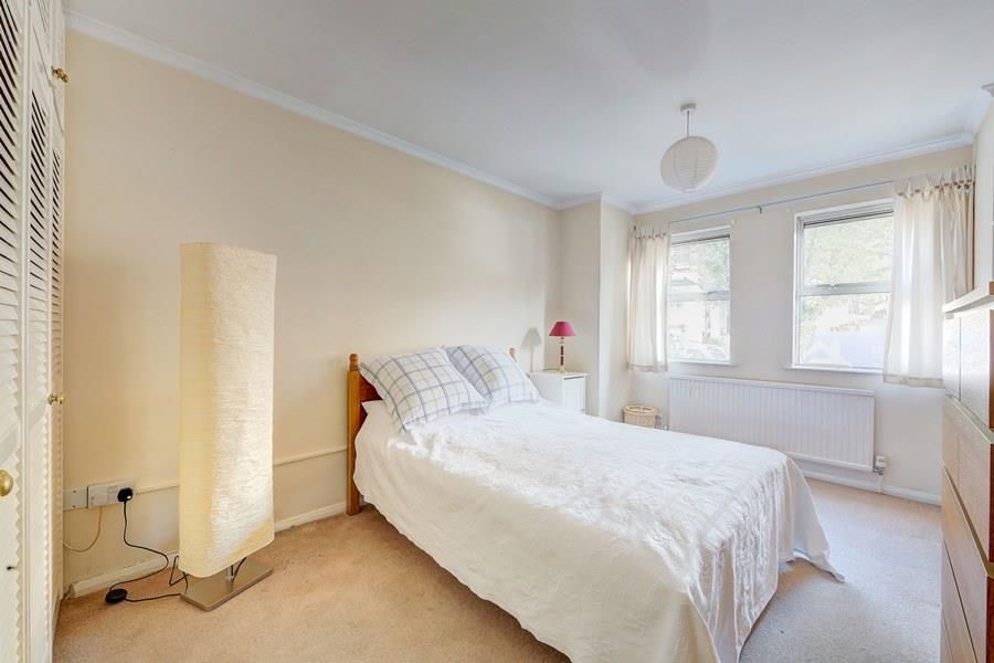 Property photo 3 of 5 221_Rusham_Road_Bed.