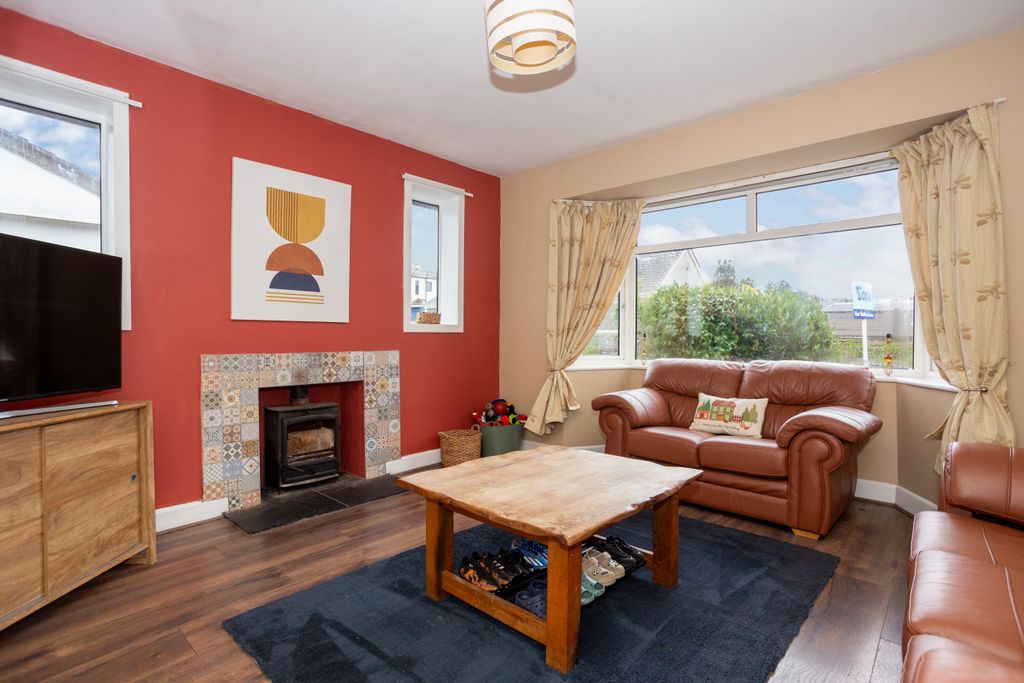 Property photo 2 of 27 Living Room