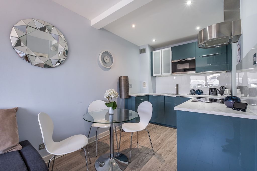 Property photo 3 of 9 King-Regents-Plac...