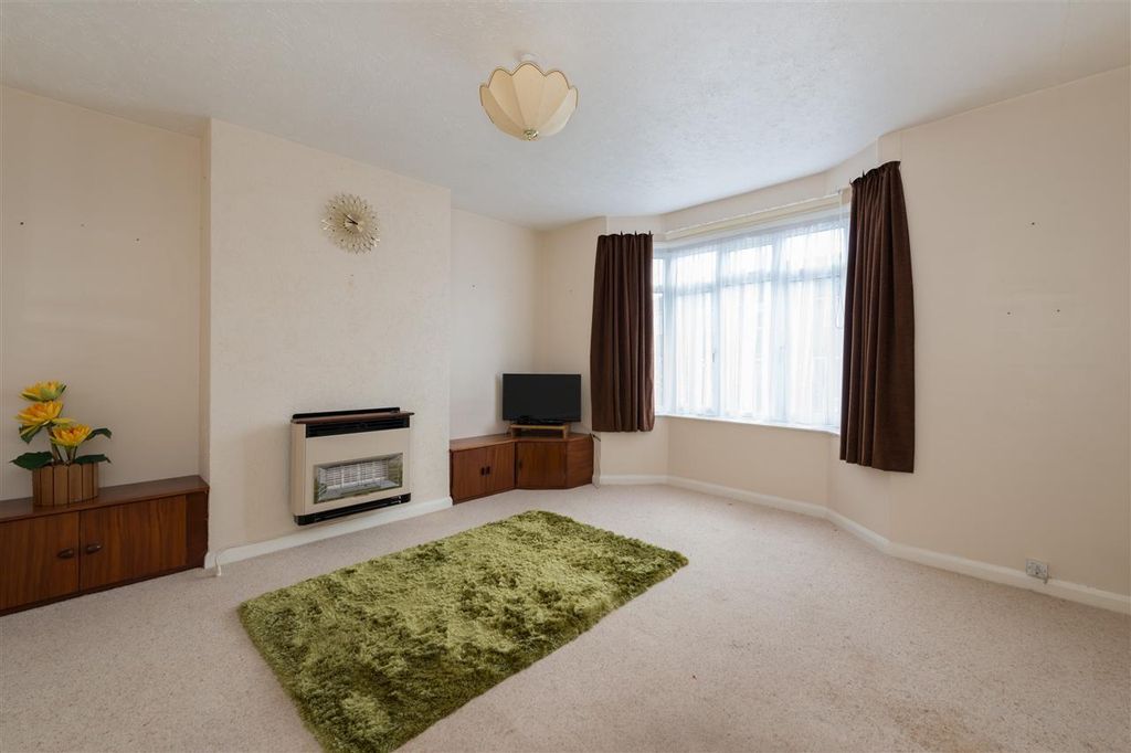 Property photo 2 of 21