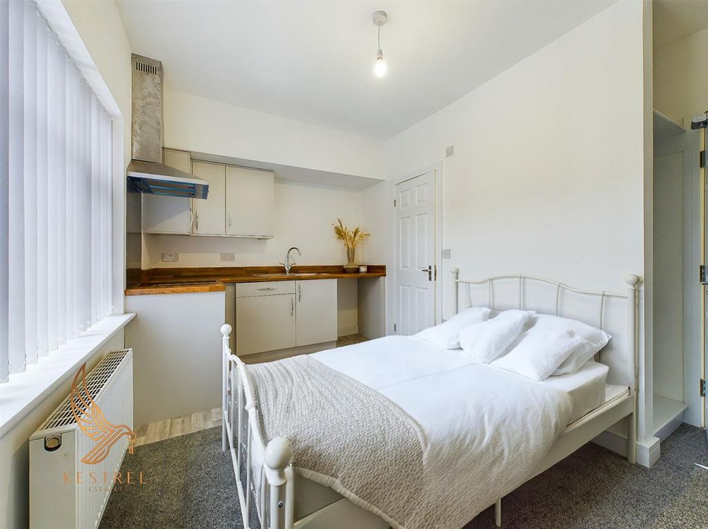 Property photo 1 of 4 Bed 3.Png