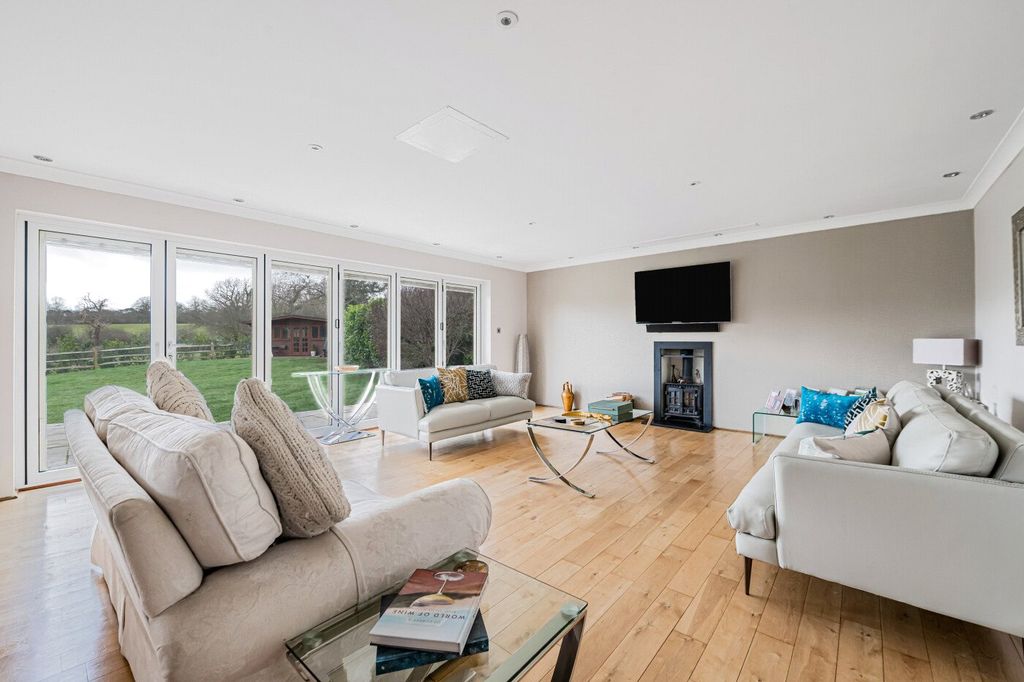 Property photo 3 of 22 Sitting Room