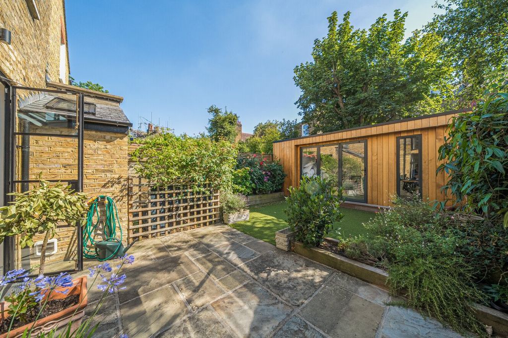 Property photo 3 of 16 Picture No. 21