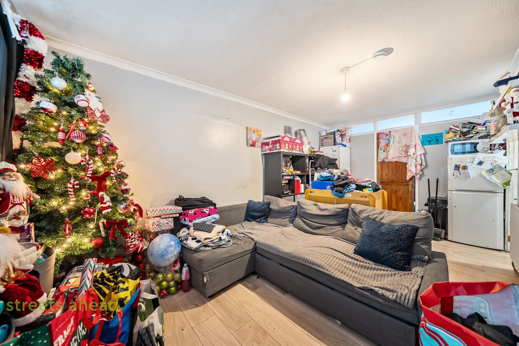 Property photo 1 of 12 1c63021F-c227-4Bc...