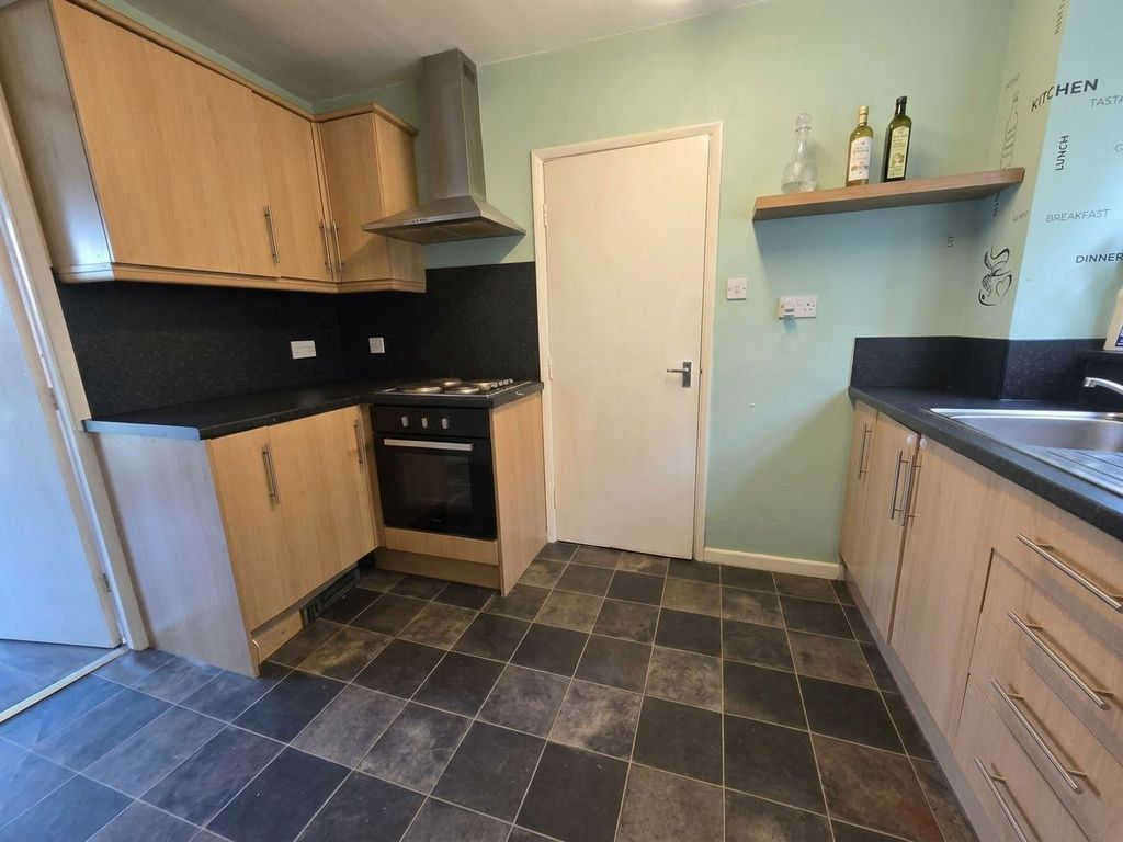 Property photo 3 of 13 Kitchen