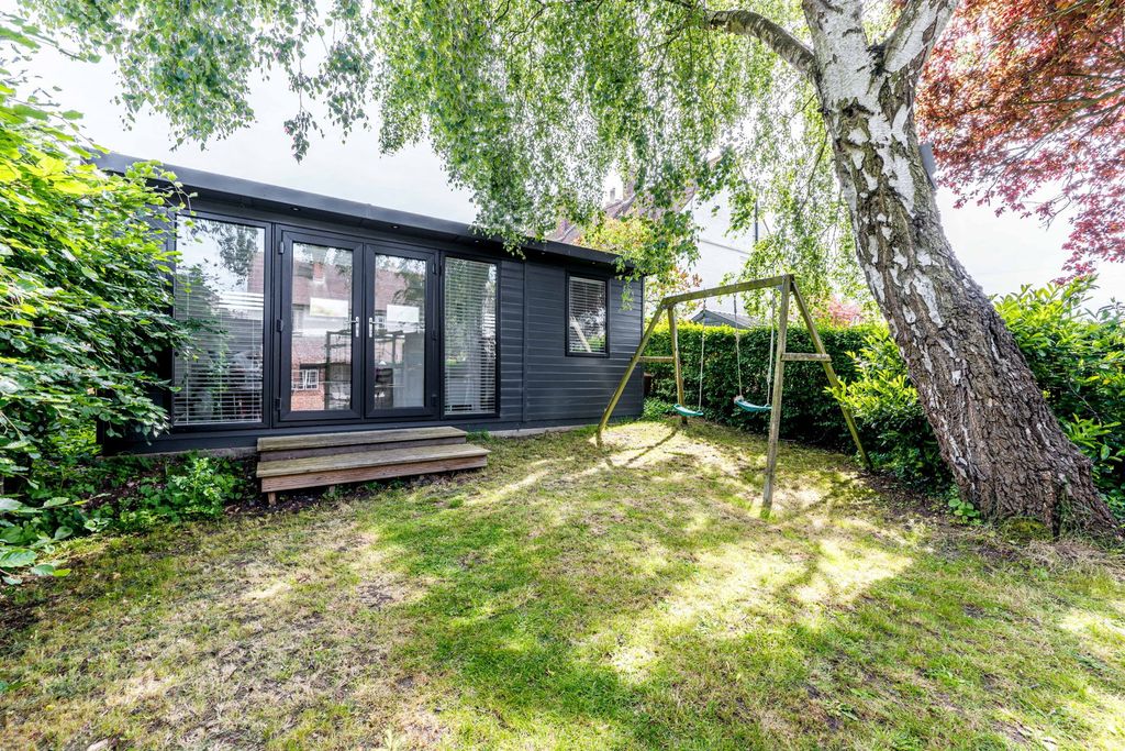 Property photo 2 of 32