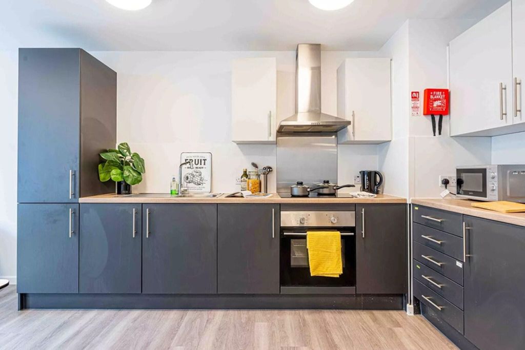 Property photo 2 of 19 Kitchen