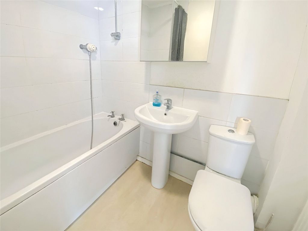 Property photo 3 of 7 Bathroom