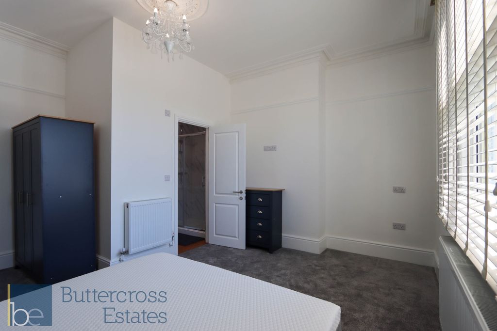 Property photo 3 of 14 Room 2