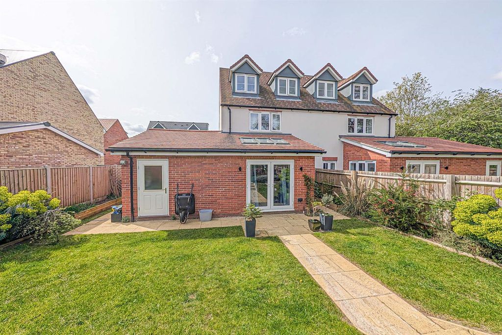 Property photo 3 of 19 Pxl_20260410_123642130 Back.Jpg