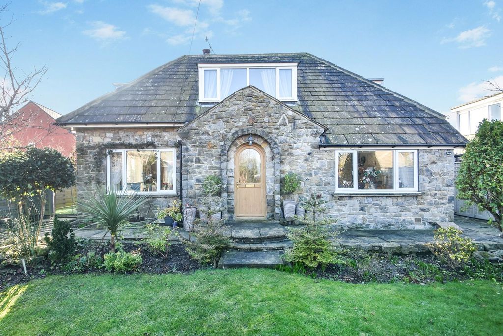 Property photo 1 of 20 40Moorclose-32.Jpg