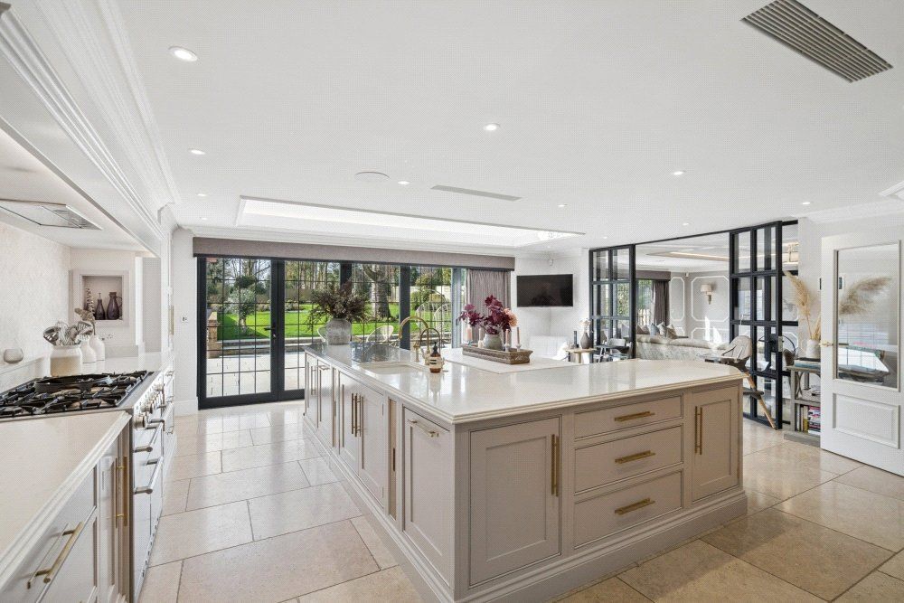 Property photo 3 of 27 Kitchen